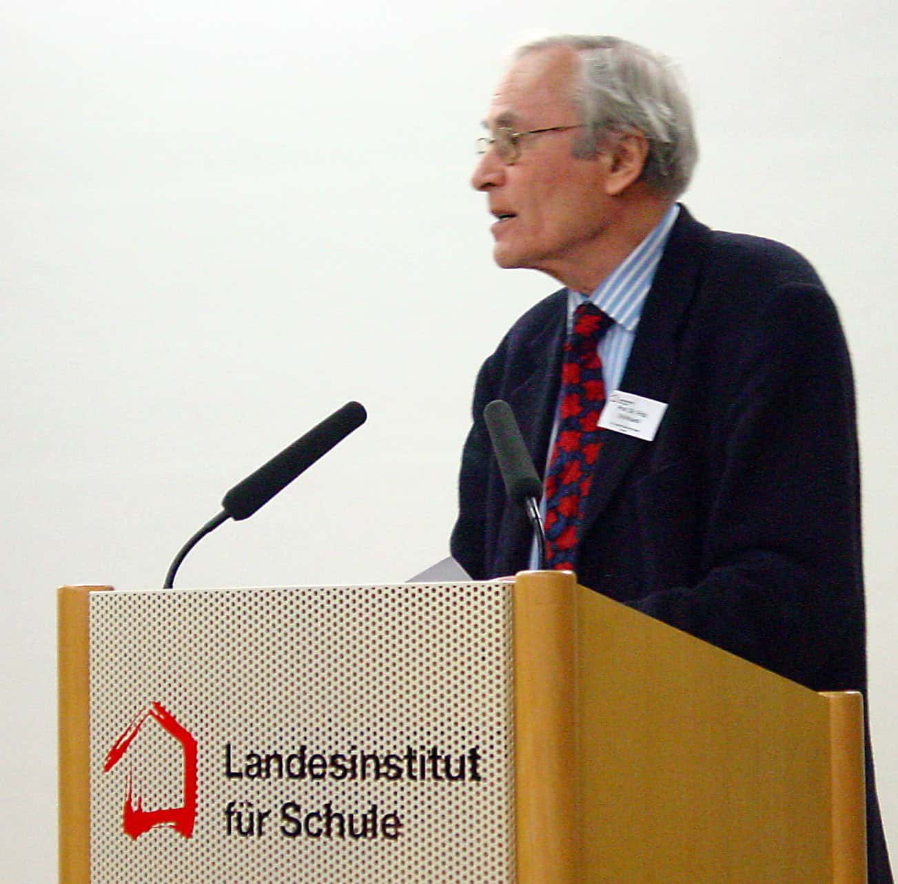 Prof. Dr. Fritz Bohnsack auf einer Tagung des Landesinstituts für Schule in Soest 2004